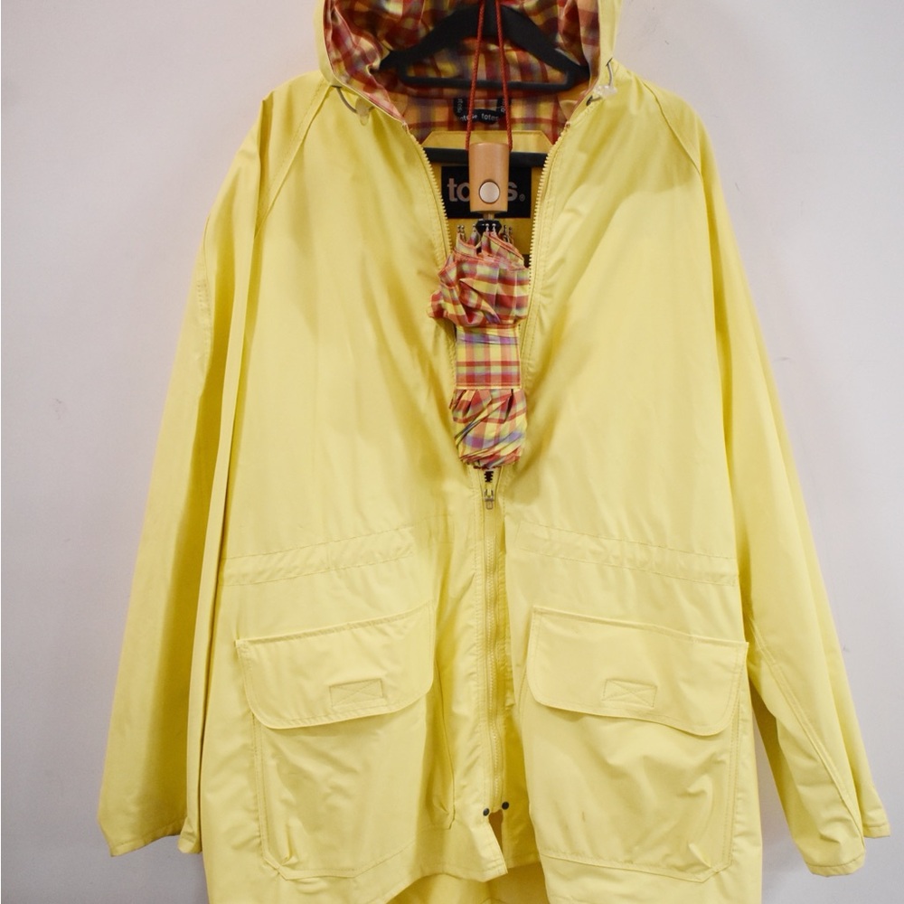 Vintage Totes Raincoat w/ Matching Umbrealla
